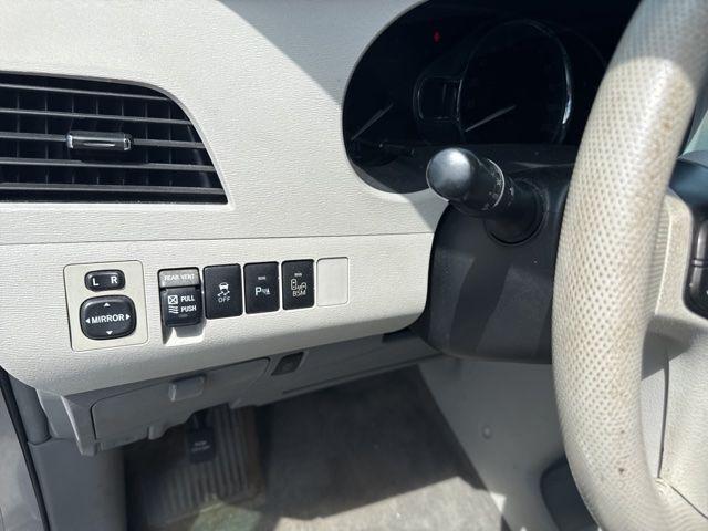 2013 Toyota Sienna XLE V6 8 Passenger