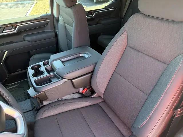 2026 GMC Sierra 1500 Crew Cab, Short Bed, SLE, 4WD
