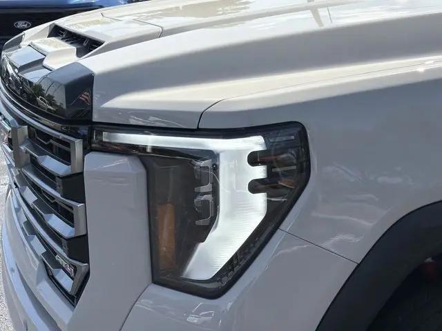2026 GMC Sierra 2500HD Crew Cab, Standard Bed, AT4, 4WD
