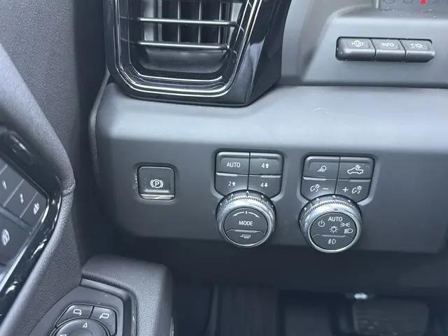 2026 GMC Sierra 2500HD Crew Cab, Standard Bed, AT4, 4WD