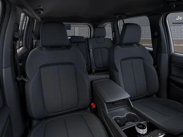 2026 Jeep Grand Cherokee Altitude 4x2