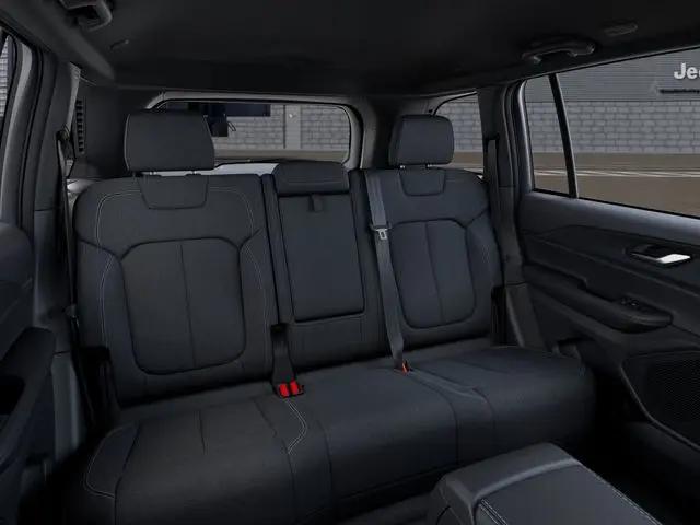2026 Jeep Grand Cherokee Altitude 4x2