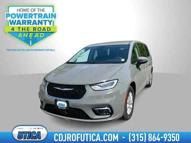 2023 Chrysler Pacifica Touring L for sale in Yorkville, NY
