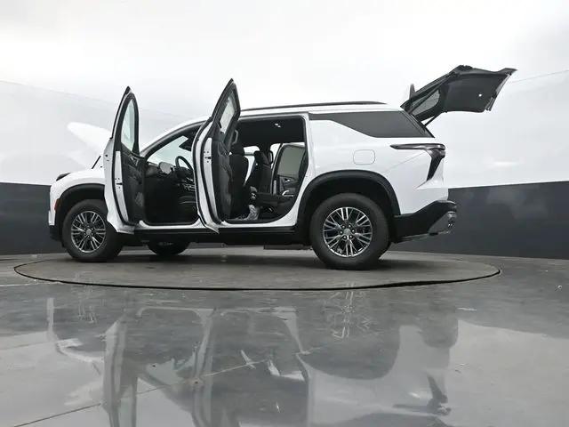 2025 Chevrolet Traverse FWD LT