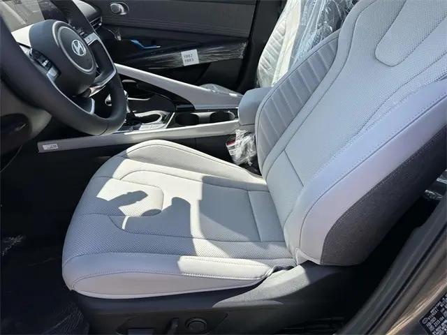 2025 Hyundai Elantra Hybrid Limited