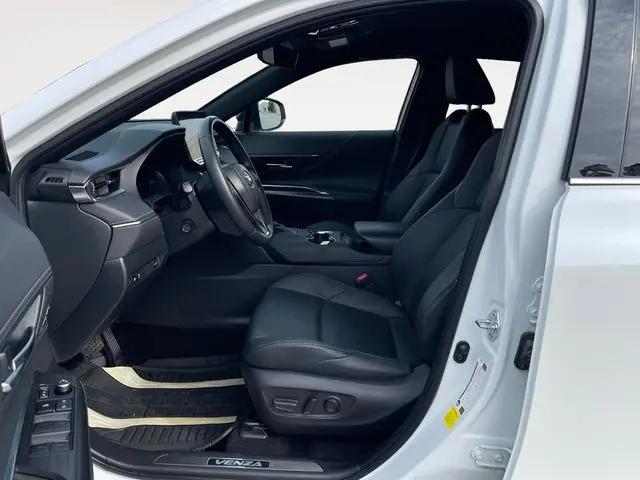 2024 Toyota Venza LE