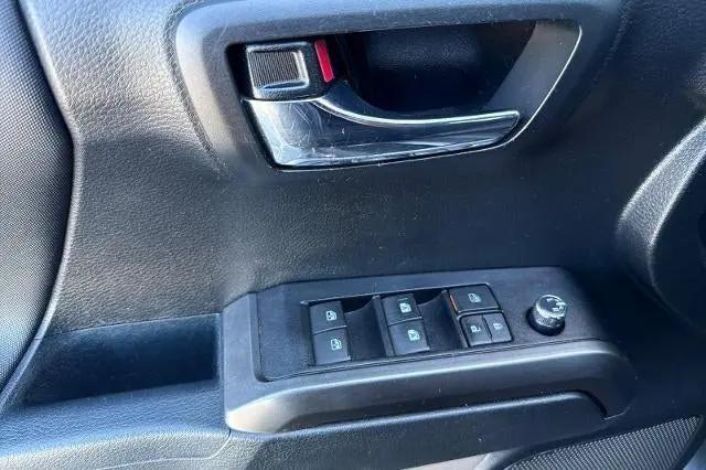 2017 Toyota Tacoma SR5 V6