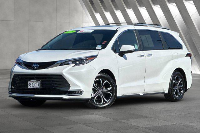 2025 Toyota Sienna Platinum
