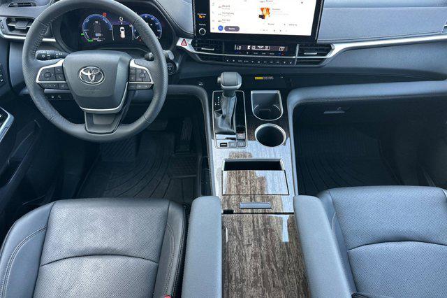 2025 Toyota Sienna Platinum