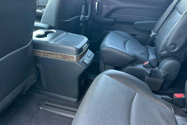 2025 Toyota Sienna Platinum