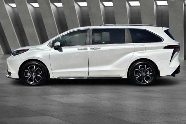 2025 Toyota Sienna Platinum