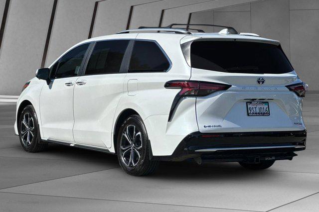 2025 Toyota Sienna Platinum