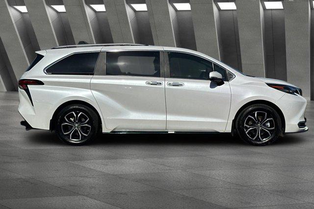 2025 Toyota Sienna Platinum