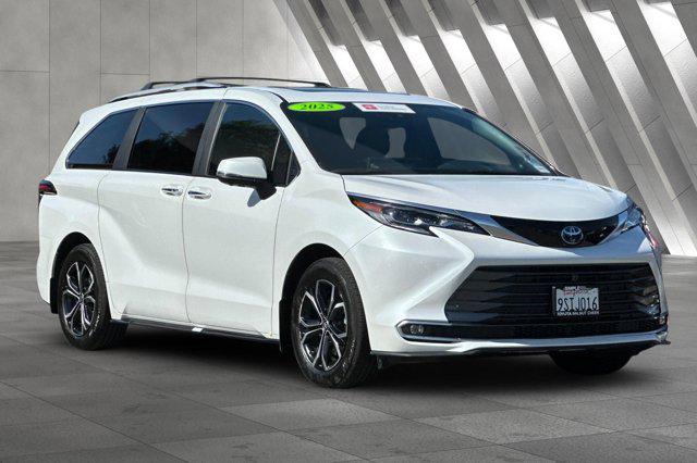 2025 Toyota Sienna Platinum