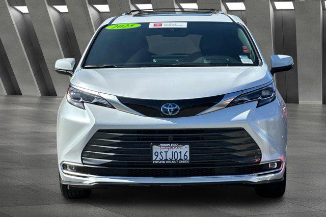 2025 Toyota Sienna Platinum