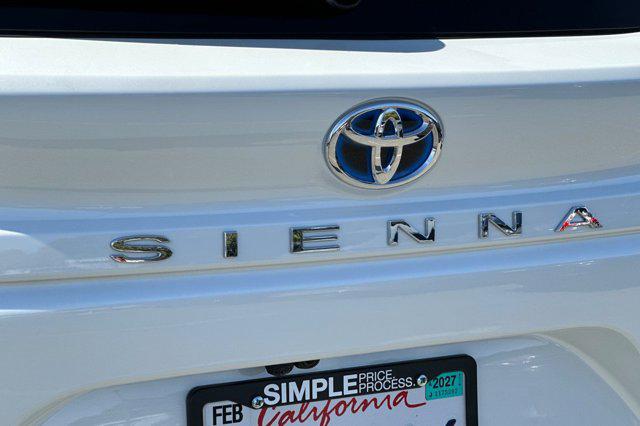 2025 Toyota Sienna Platinum