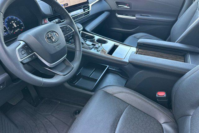 2025 Toyota Sienna Platinum