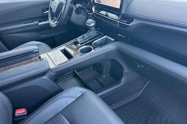2025 Toyota Sienna Platinum