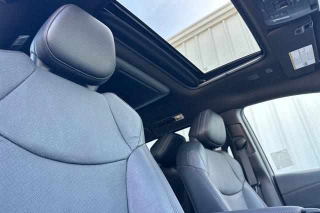 2025 Toyota Sienna Platinum