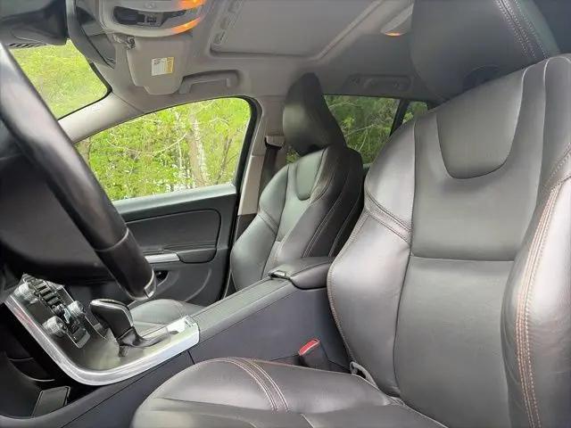 2016 Volvo V60 Cross Country T5