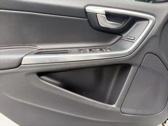 2016 Volvo V60 Cross Country T5