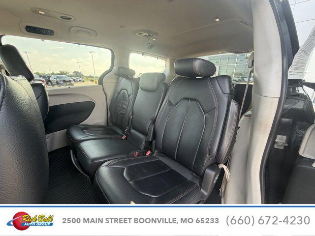 2017 Chrysler Pacifica Touring-L