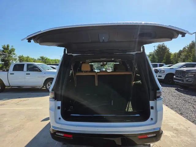 2023 Jeep Grand Wagoneer L Series III 4x4