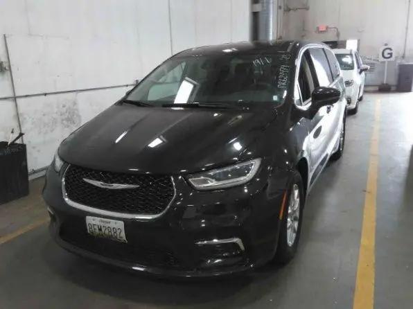 2023 Chrysler Pacifica Touring L for sale in Pine City, MN