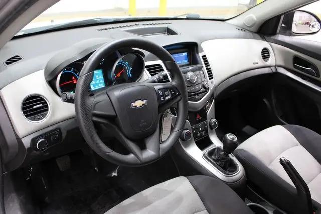 2014 Chevrolet Cruze LS Manual