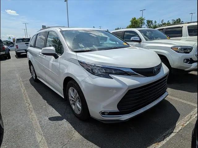 2024 Toyota Sienna XLE