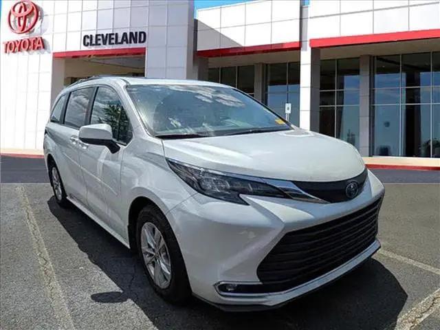 2024 Toyota Sienna XLE