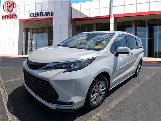 2024 Toyota Sienna XLE
