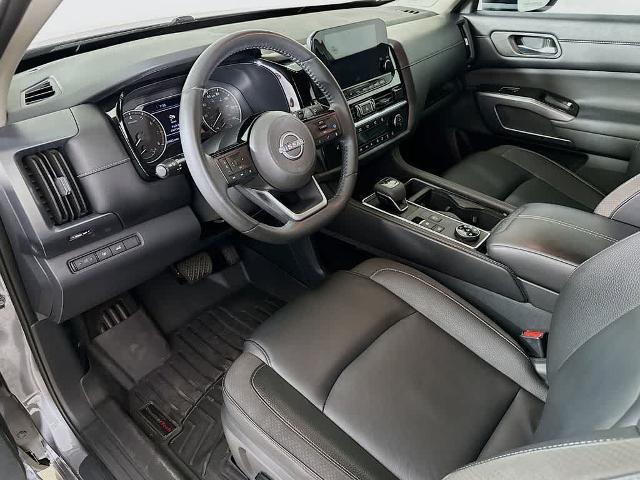 2023 Nissan Pathfinder SL 4WD