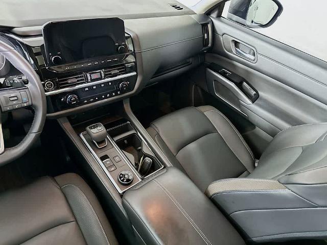 2023 Nissan Pathfinder SL 4WD