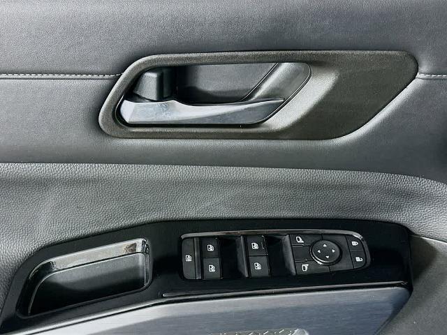 2023 Nissan Pathfinder SL 4WD