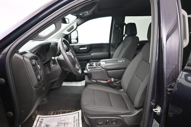 2024 Chevrolet Silverado 2500HD 4WD Crew Cab Standard Bed Custom