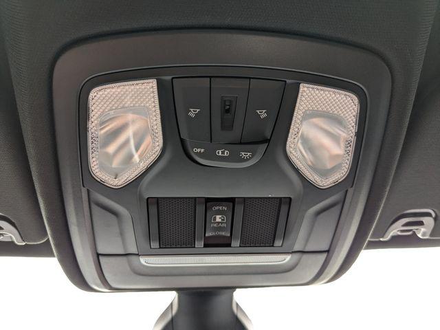 2020 Ram 1500 Big Horn Crew Cab 4x4 5'7" Box