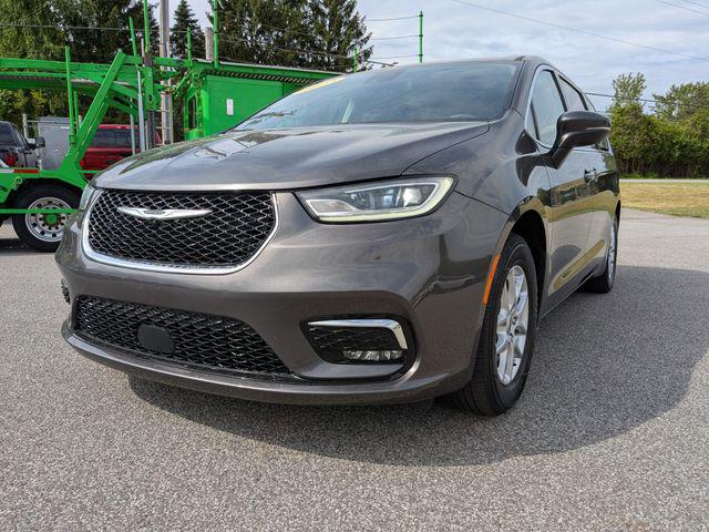 2023 Chrysler Pacifica Touring L for sale in Demotte, IN