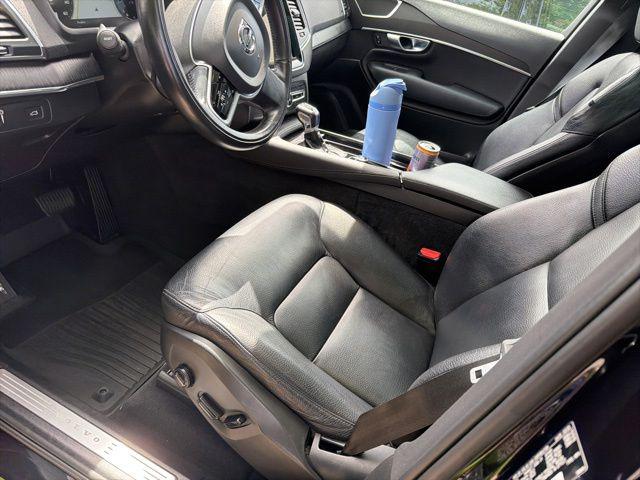 2020 Volvo XC90 T6 Momentum 7 Passenger