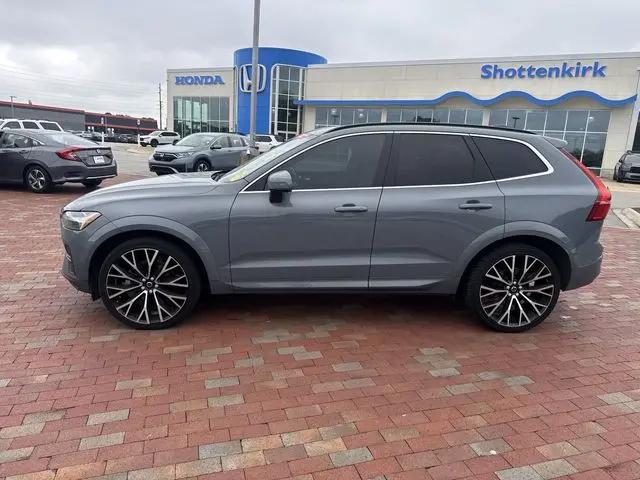 2022 Volvo XC60 B5 Momentum