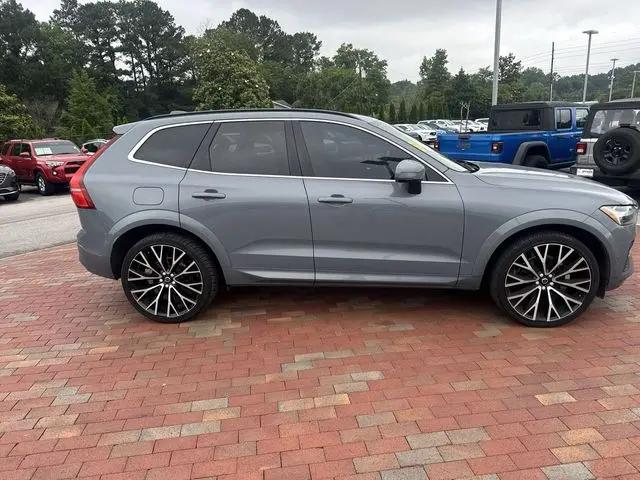 2022 Volvo XC60 B5 Momentum