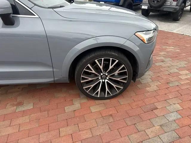 2022 Volvo XC60 B5 Momentum