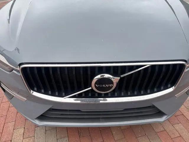 2022 Volvo XC60 B5 Momentum