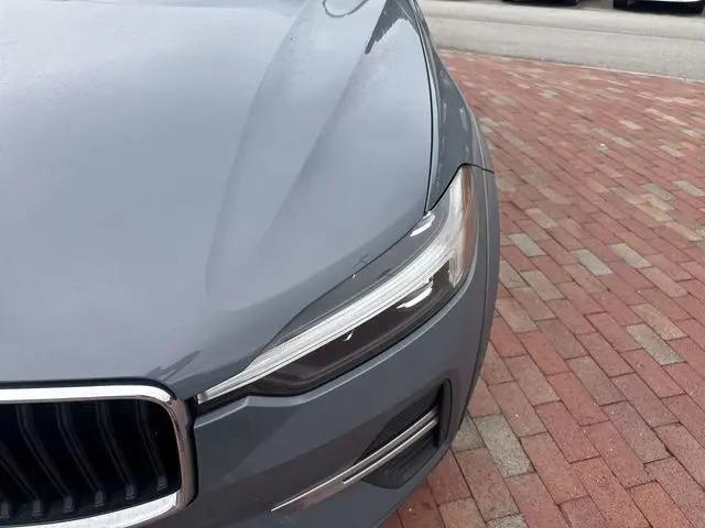 2022 Volvo XC60 B5 Momentum