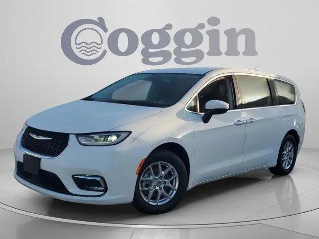 2023 Chrysler Pacifica Touring L for sale in Orlando, FL