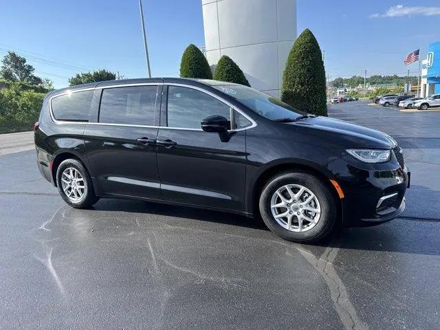 2025 Chrysler Pacifica Select for sale in Joplin, MO