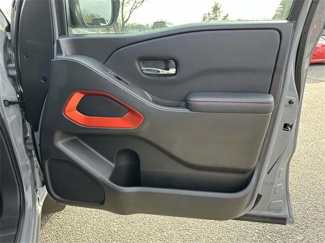 2025 Nissan Frontier Crew Cab PRO-4X 4x4