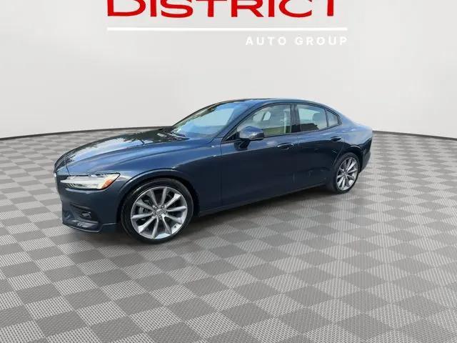 2021 Volvo S60 T5 Momentum