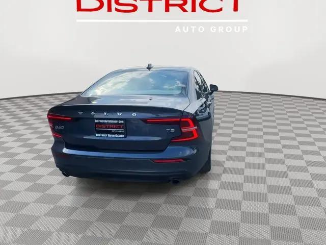 2021 Volvo S60 T5 Momentum