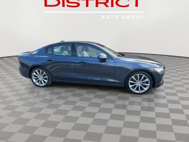 2021 Volvo S60 T5 Momentum